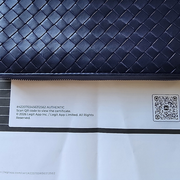 Bottega Veneta Leather Wallet in Deep Blue - Authencity Cert - Picture 13 of 13